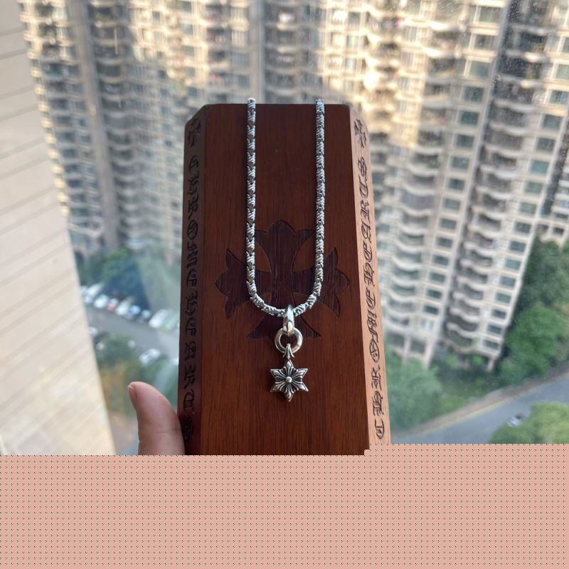 Ch**me He**ts necklaces